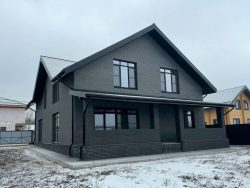 Двухэтажный дом из газобетонных блоков площадью 350 м2 — Фото №1