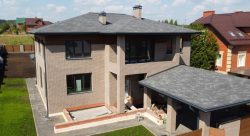 Двухэтажный дом из газобетона площадью 400 м2 — Фото №1