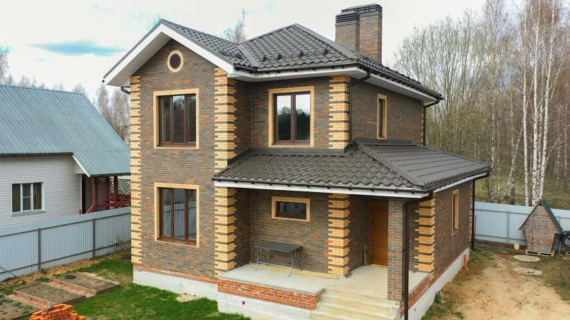 Двухэтажный дом из газобетонного блока площадью 135 м2