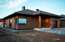 Одноэтажный дом из керамического блока площадью 160 м2 — Фото №1