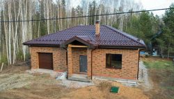 Одноэтажный дом из газобетонных блоков площадью 150 м2 — Фото №1