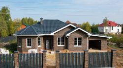 Одноэтажный дом из газобетонных  блоков площадью 170 м2 — Фото №1