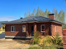 Одноэтажный дом из газобетонных блоков площадью 90 м2 — Фото №1