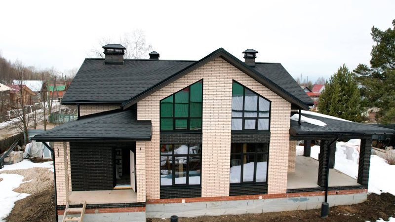 Двухэтажный дом из газобетонного блока площадью 198 м2 — Фото №1